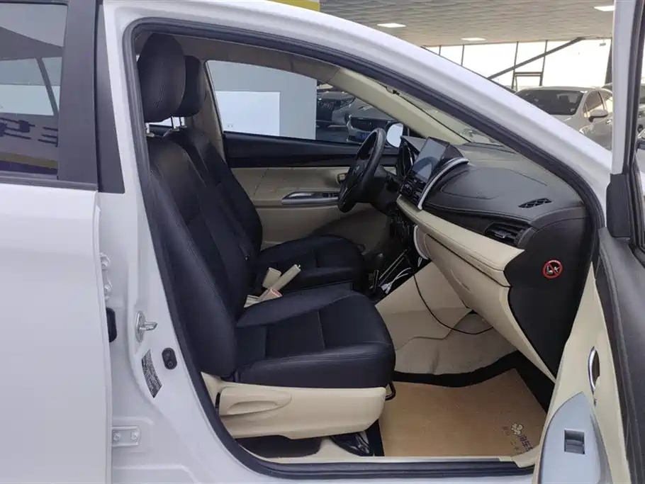 Toyota YARiS L Zhi Xuan 2015 1.5E Auto Charming Edition фото 8