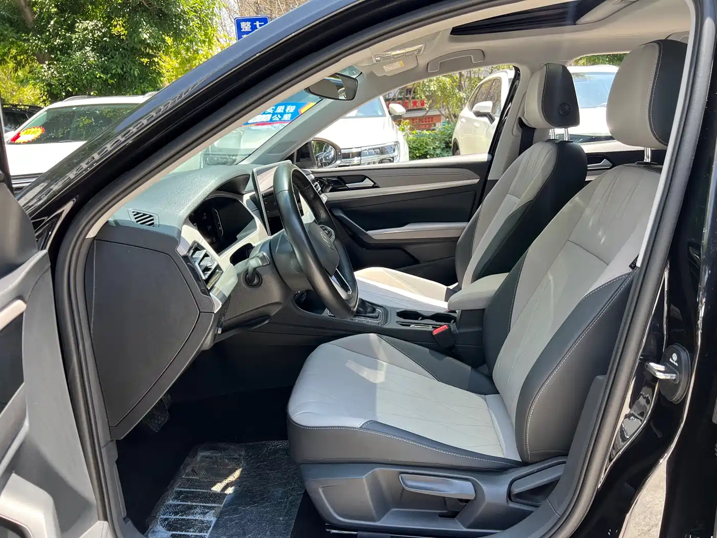 Volkswagen Lavida 2023 1.5L Auto Five Million Edition фото 8