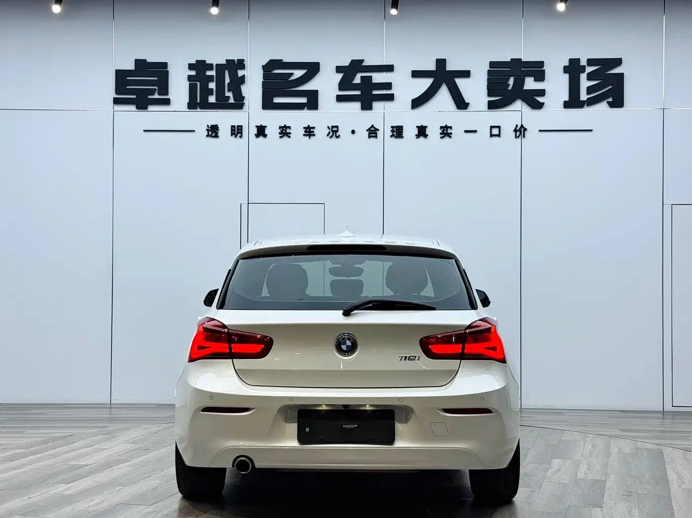BMW 1 Series (Import) 2018 118i Leading фото 15