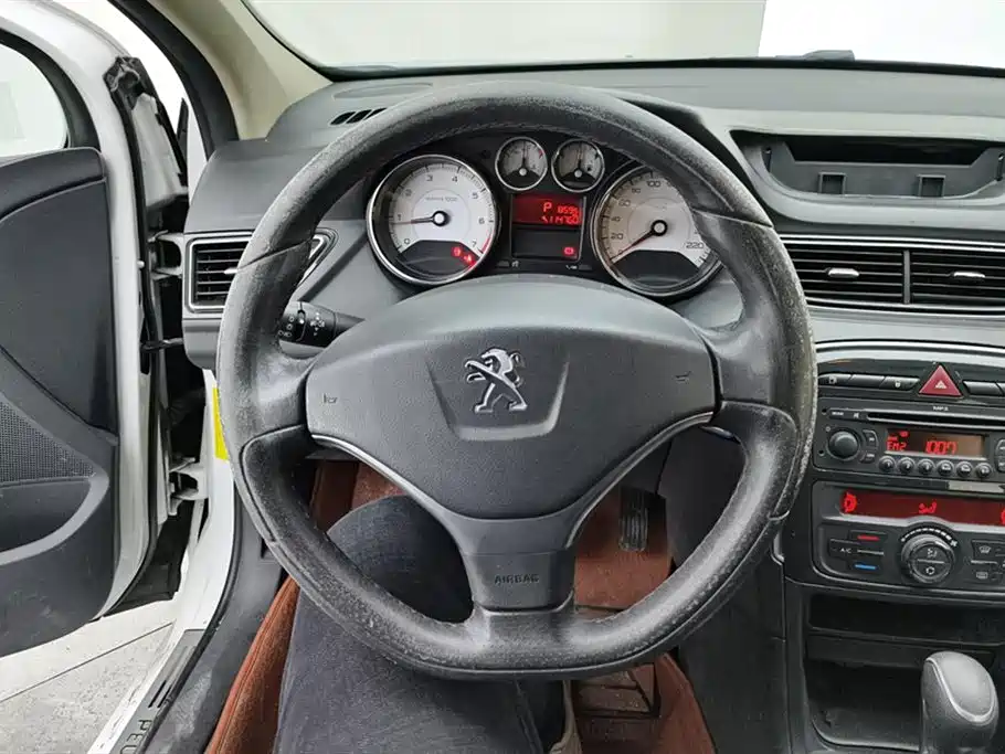 Peugeot 308 2013 Model 1.6L Automatic Trend Style фото 15