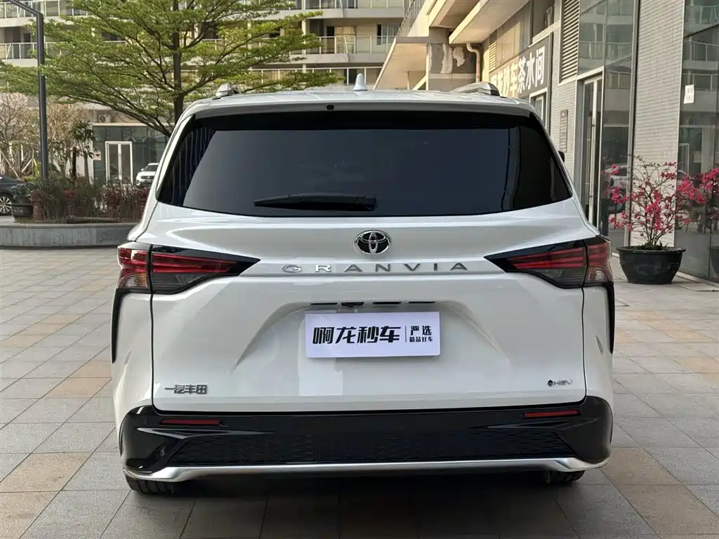 Toyota Granvia 2024 2.5L Hybrid Supreme ULTRA фото 7