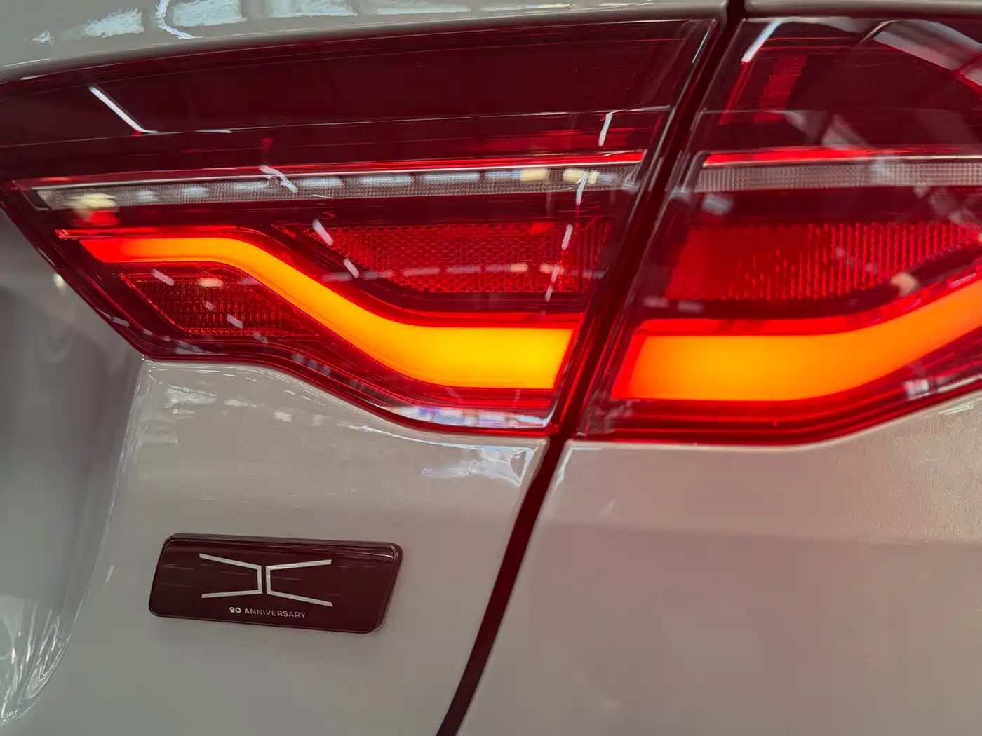 Photo 9 - Jaguar XEL
