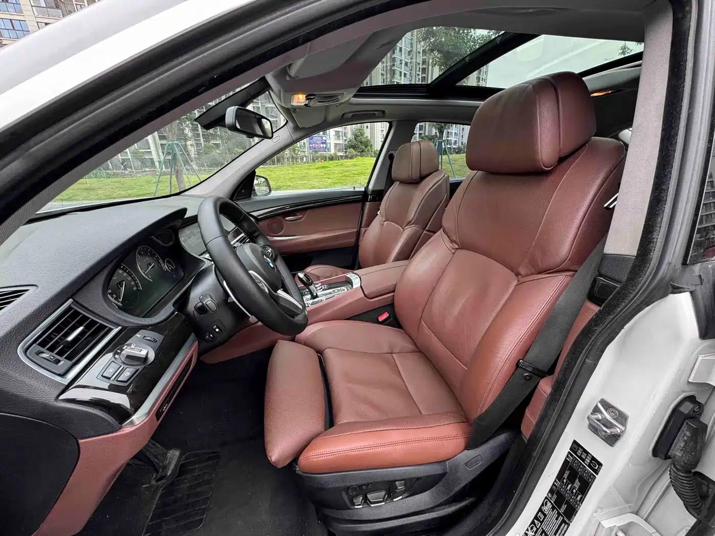 BMW 5 Series GT 2011 535i xDrive Luxury Model фото 4