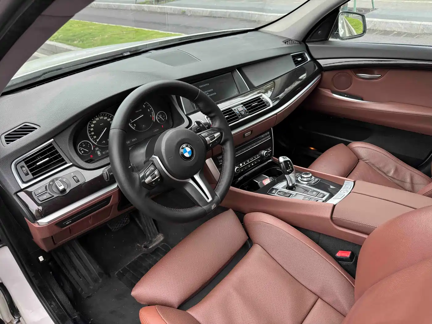 BMW 5 Series GT 2011 535i xDrive Luxury Model фото 3