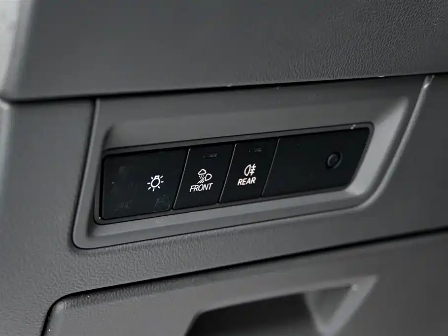 Volkswagen Touareg 2023 3.0TSI R-Line Classic Sports Package фото 26