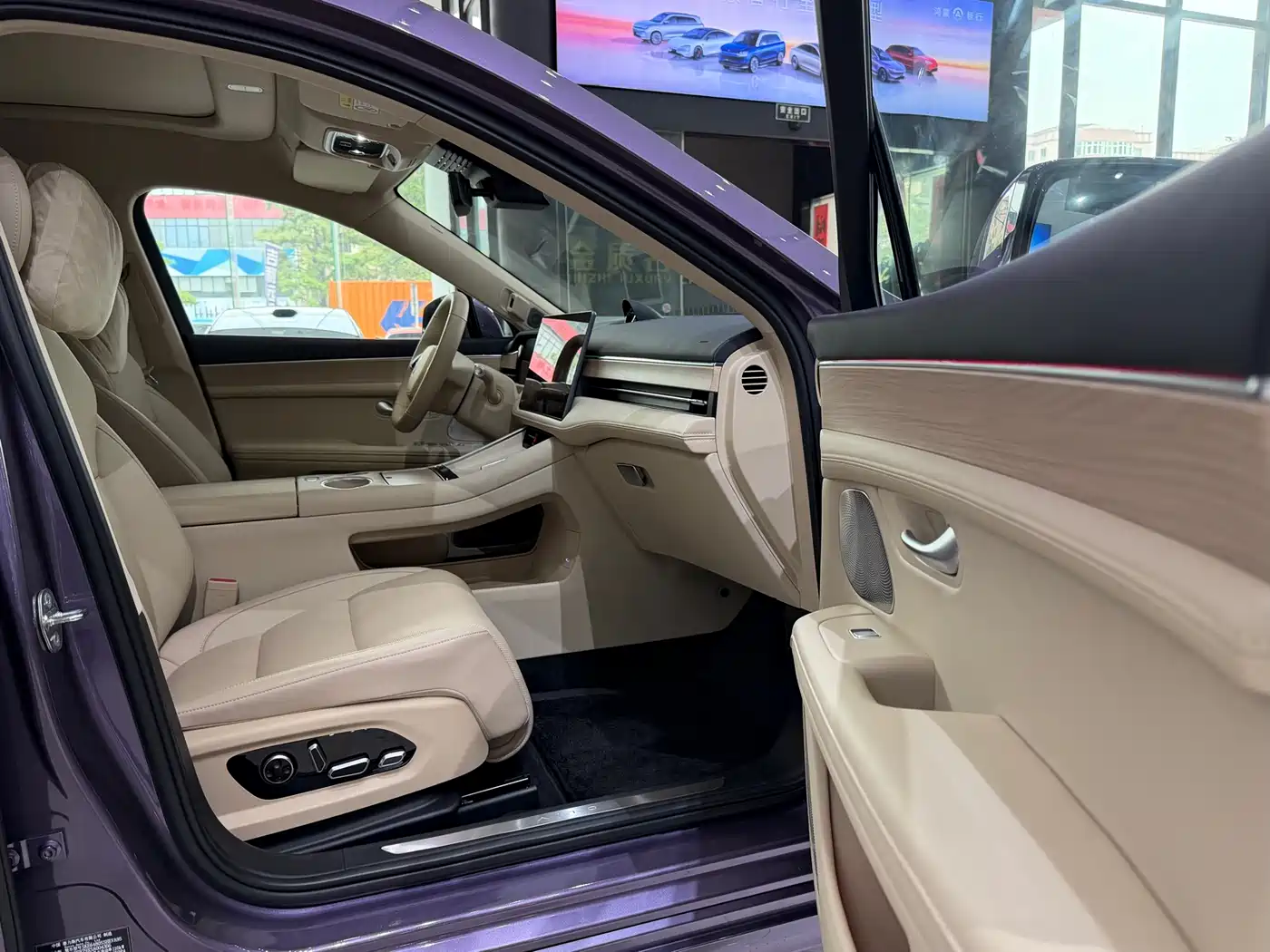 AITO Wenjie AITO M5 2025 Extended Range Ultra AWD фото 17