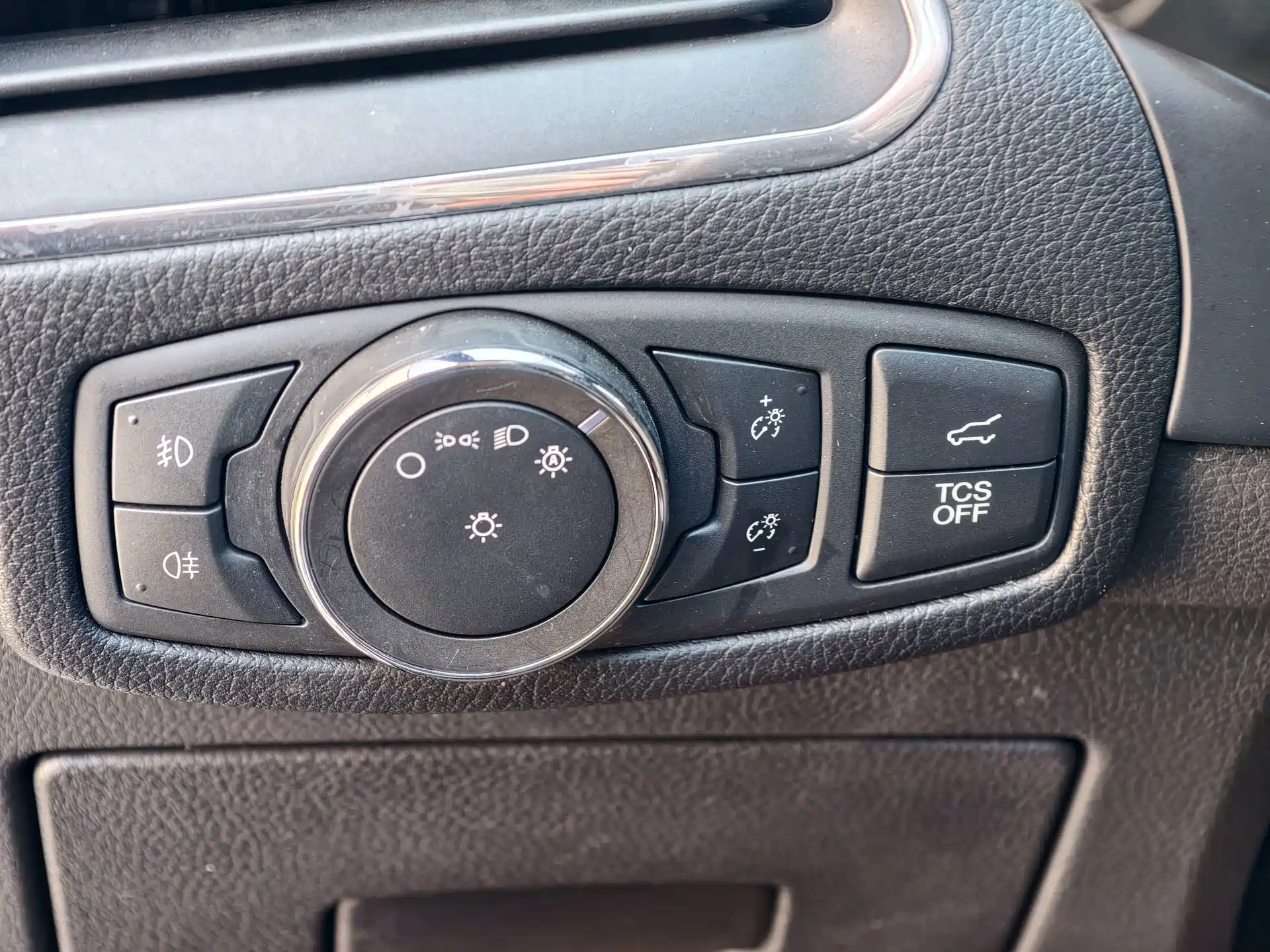 Фото 18 - Ford Edge