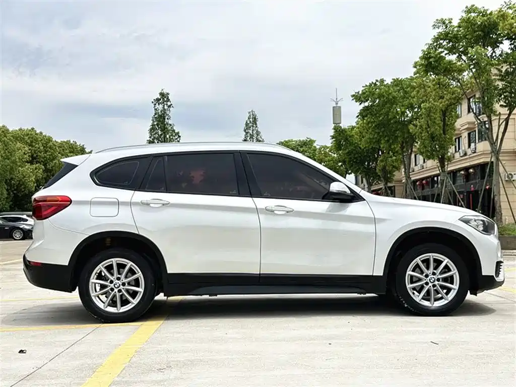 BMW X1 2019 sDrive18Li Fashion Model фото 7