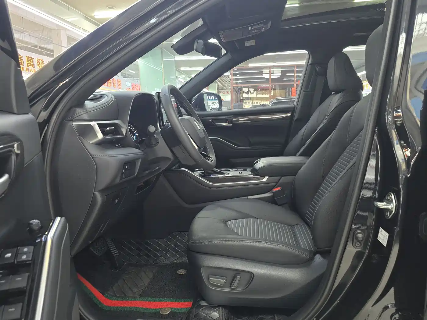 Toyota Crown Kluger 2024 2.5L HEV 4WD Luxury Edition фото 10