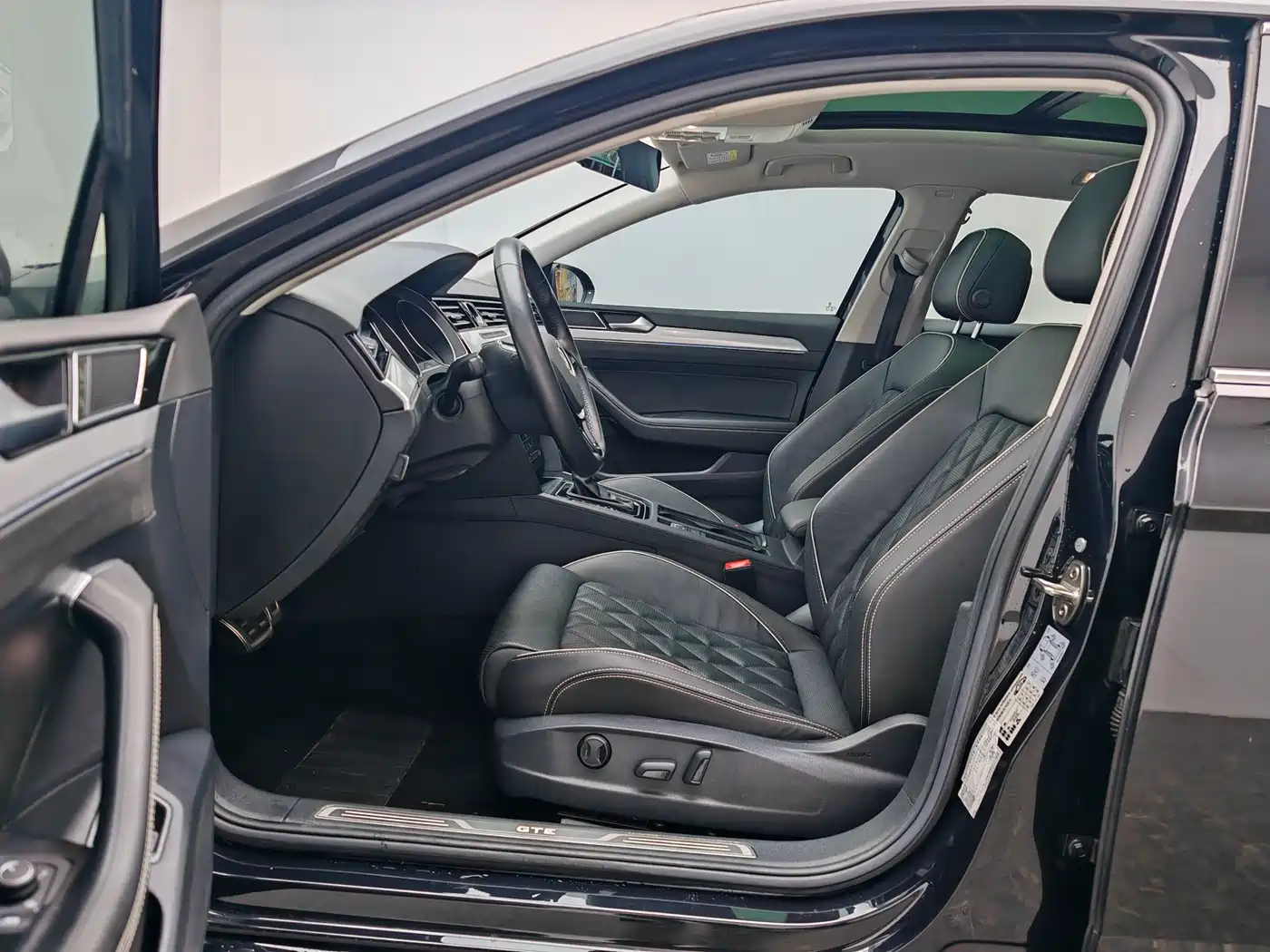 Volkswagen Magotan GTE Plug-in Hybrid 2020 GTE Luxury фото 14
