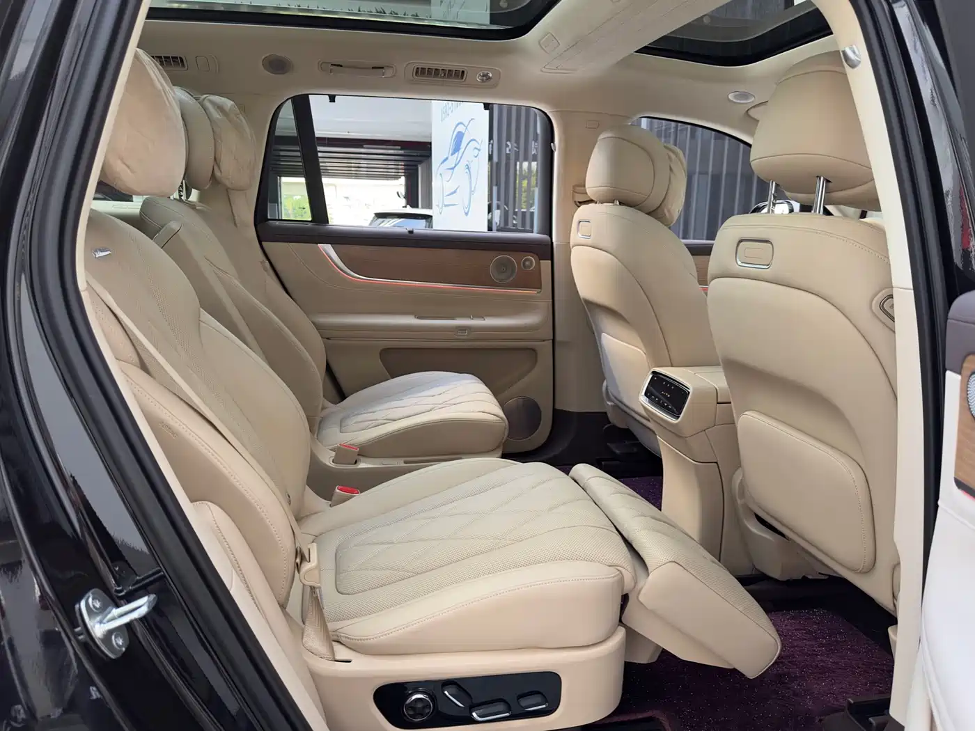 AITO Wenjie AITO M9 2024 Extended Range Ultra 42kWh 6-Seater фото 17