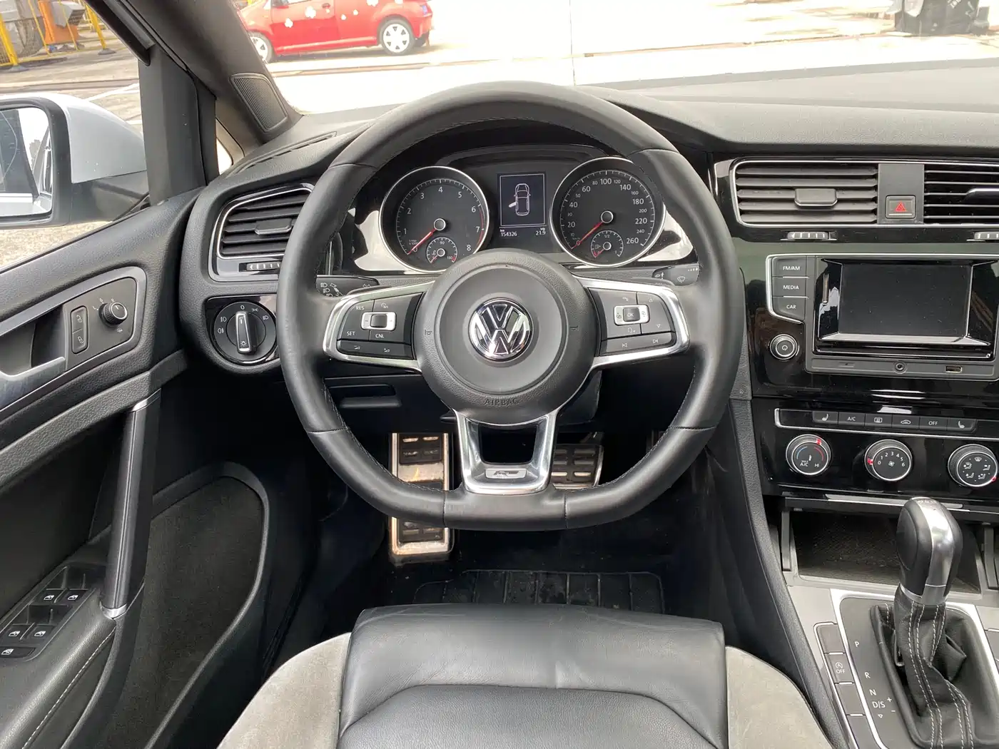 Volkswagen Golf 2016 1.4TSI Automatic R-Line фото 11