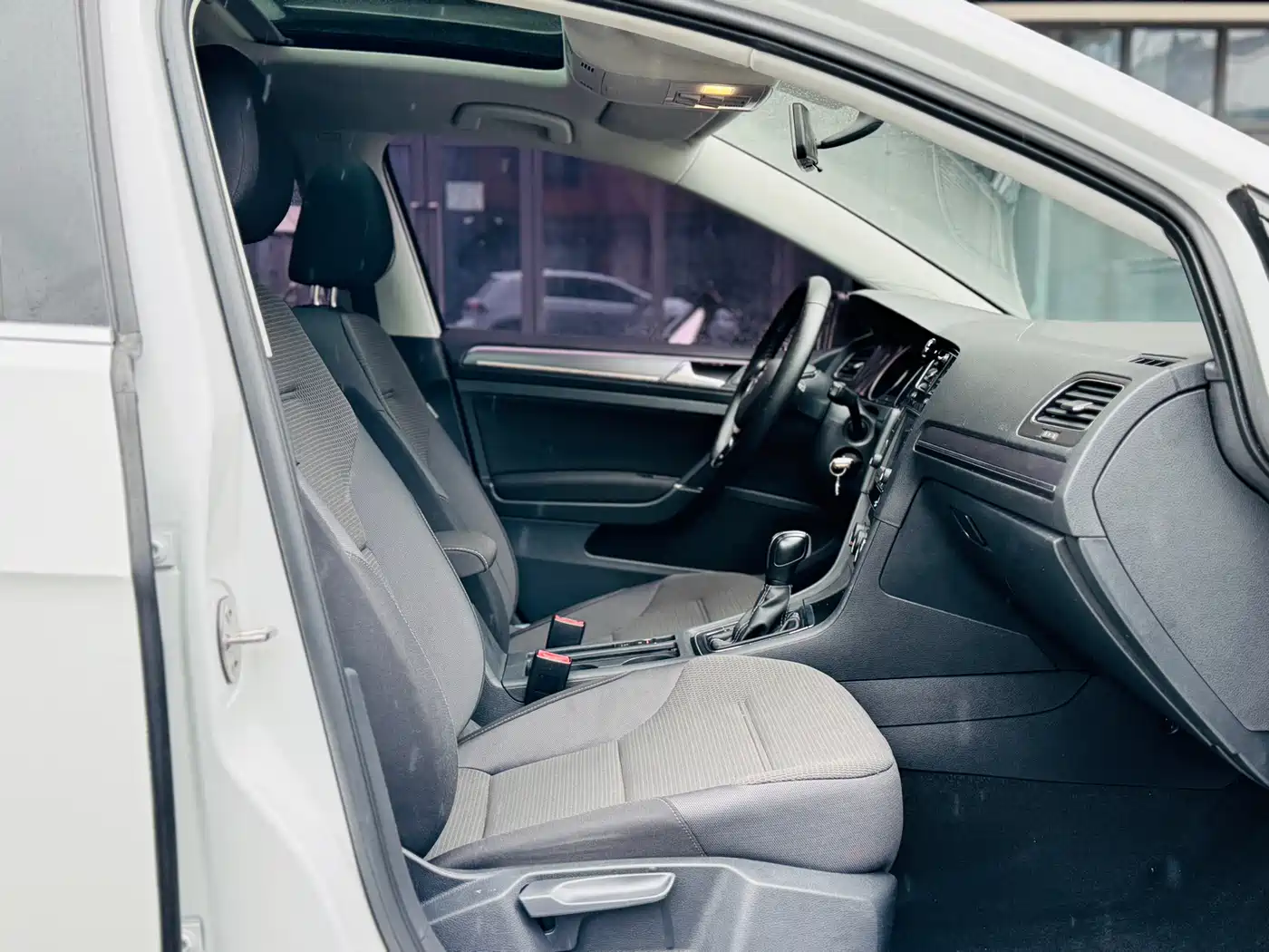 Volkswagen Golf 2017 1.6L Auto Comfort Millionth Edition фото 13