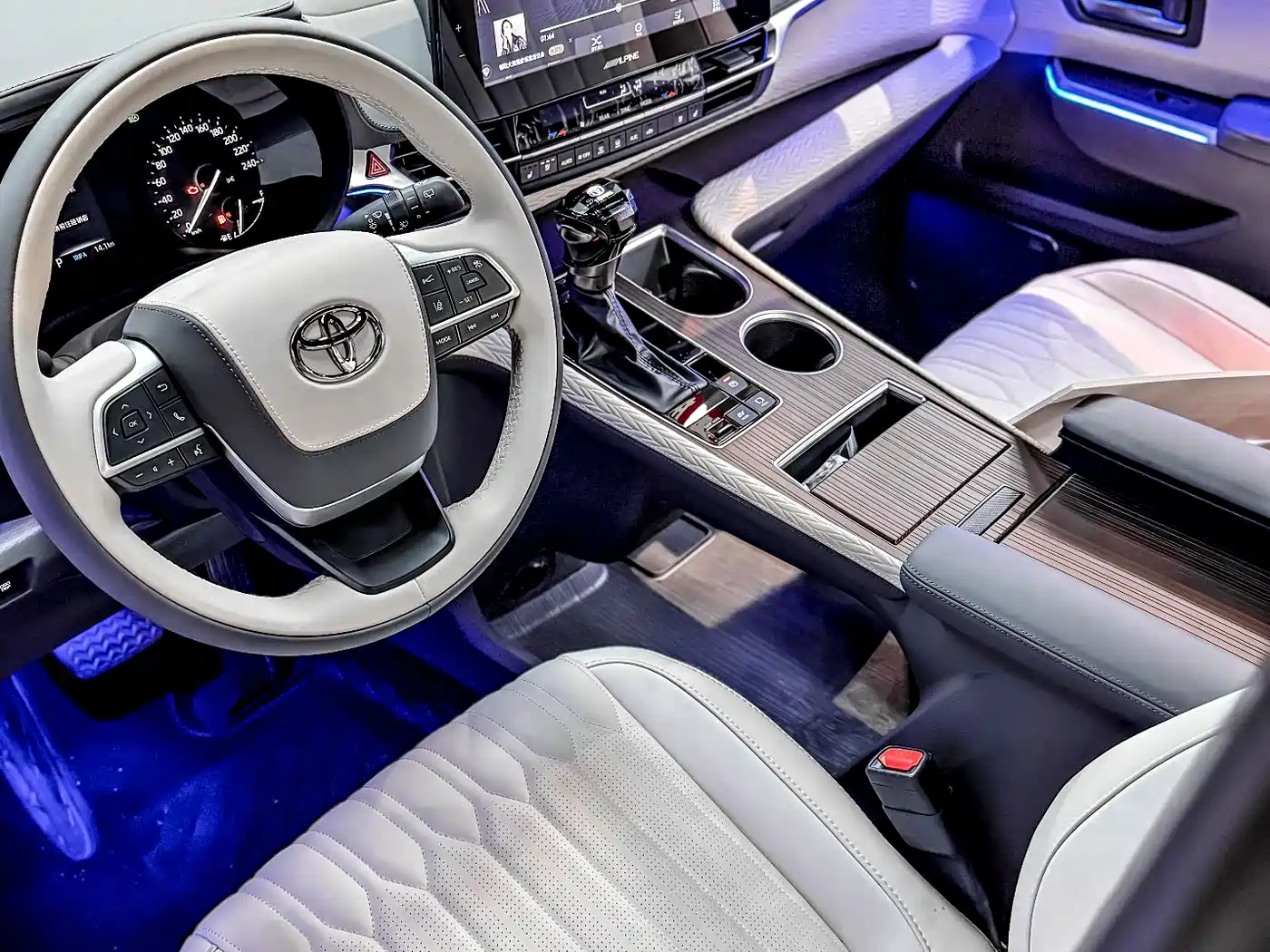 Toyota Granvia 2024 2.5L Hybrid Comfort фото 8