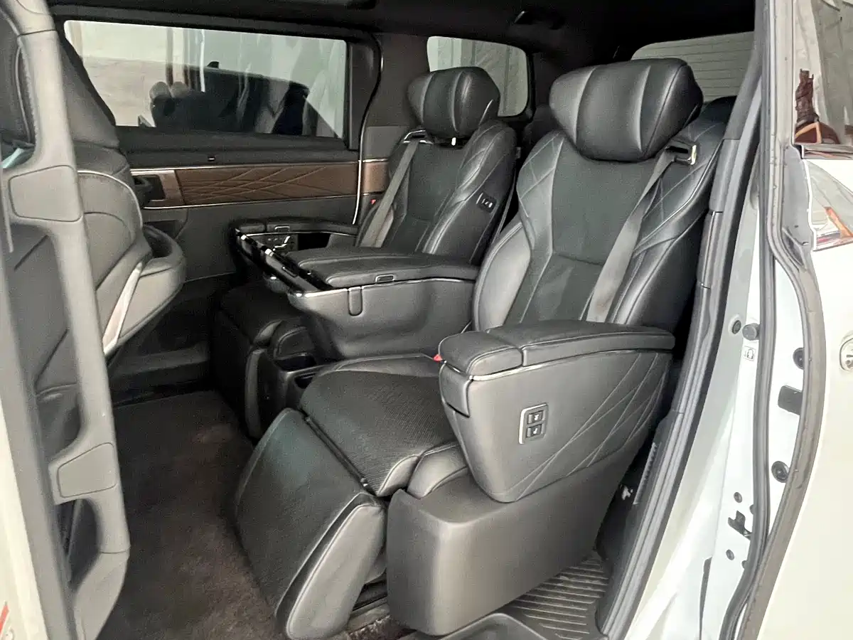 Toyota Vellfire 2024 Crown Hybrid 2.5L Executive Premium Edition фото 6