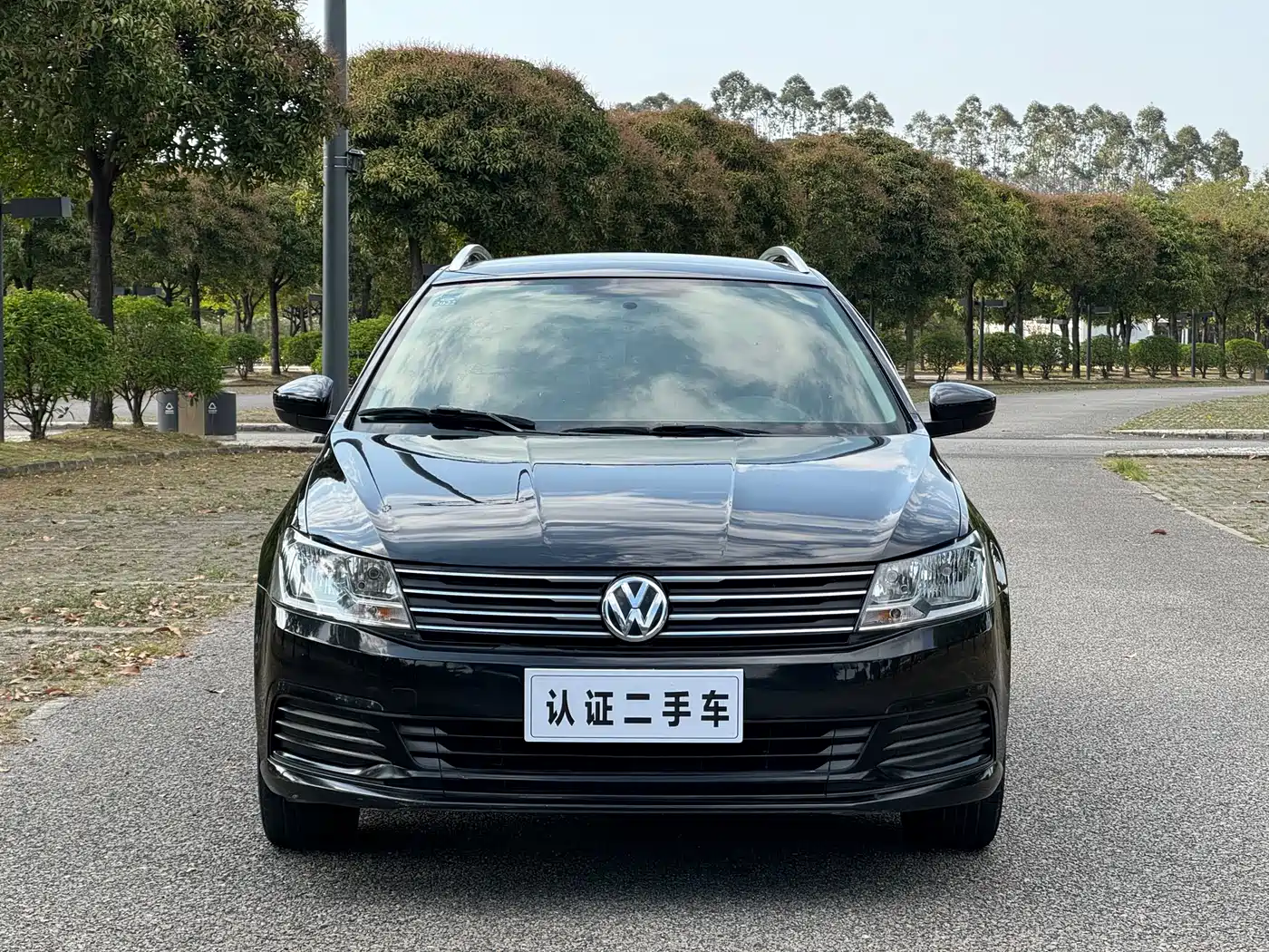 Volkswagen Lavida Tour 2015 1.6L Automatic Trend Edition фото 2
