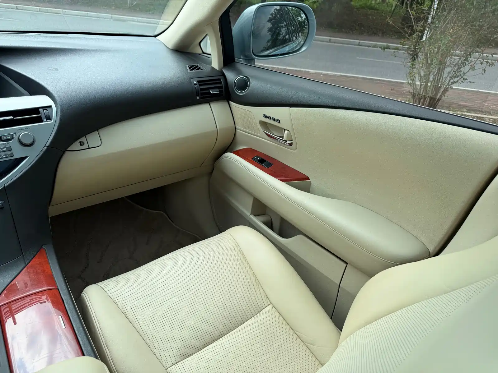 Photo 9 - Lexus RX Classic