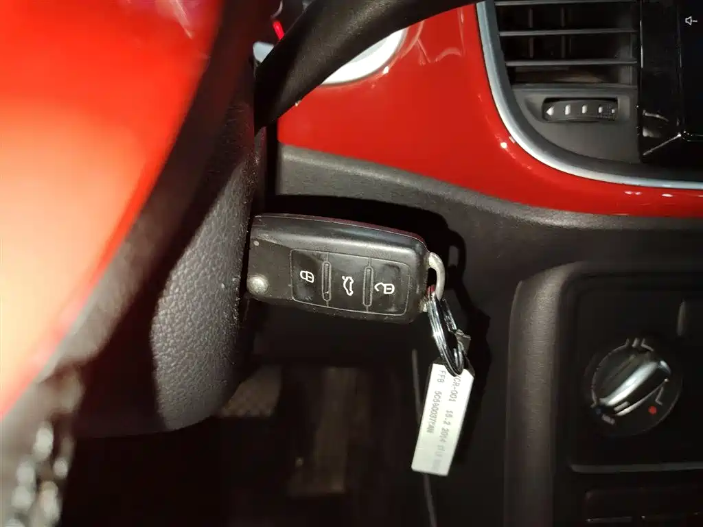 Volkswagen Beetle 2014 1.4TSI Fashion Edition фото 9