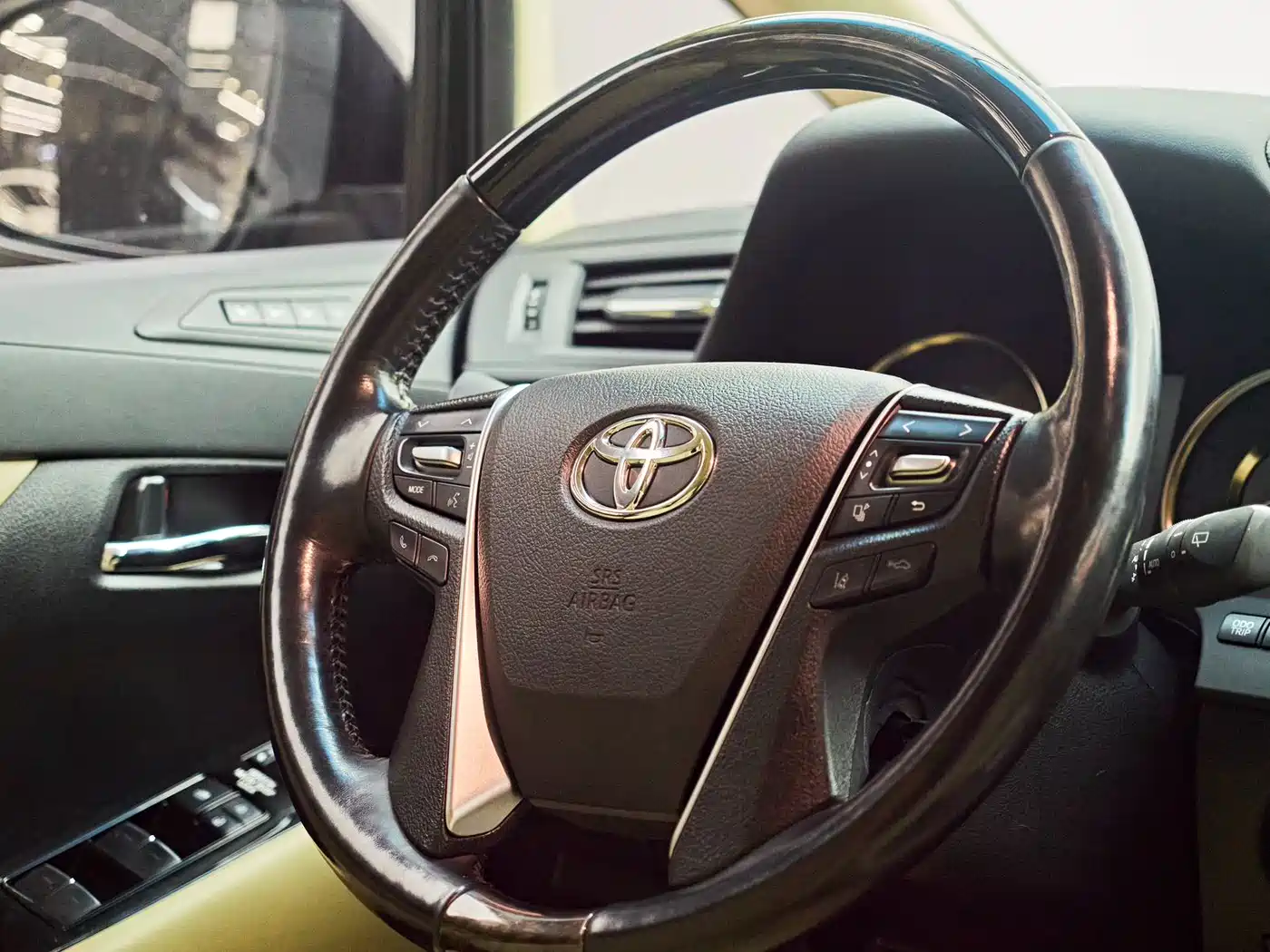 Toyota Alphard 2021 Hybrid 2.5L Premium фото 5