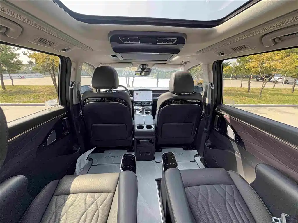 Photo 15 - GAC Trumpchi M8