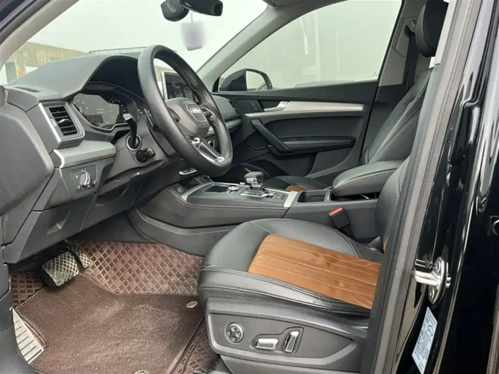 Audi Q5L 2020 Facelift 40 TFSI Honor Fashion фото 21