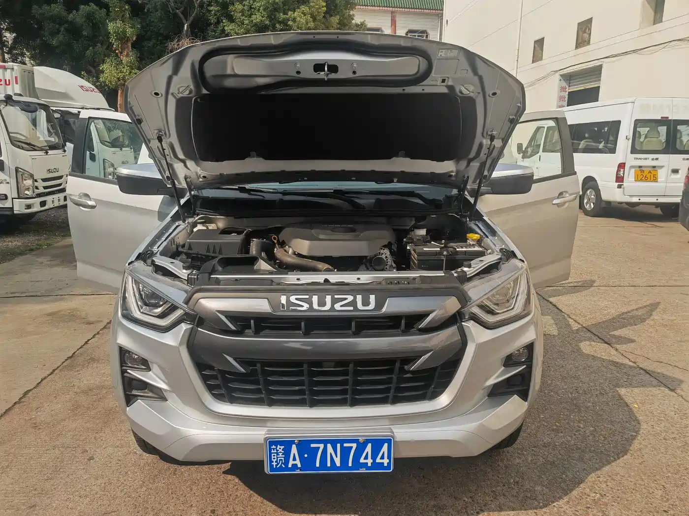 Isuzu Lingtuo 2026 2023 2.5T Automatic 2WD Diesel Navigation Long Chassis