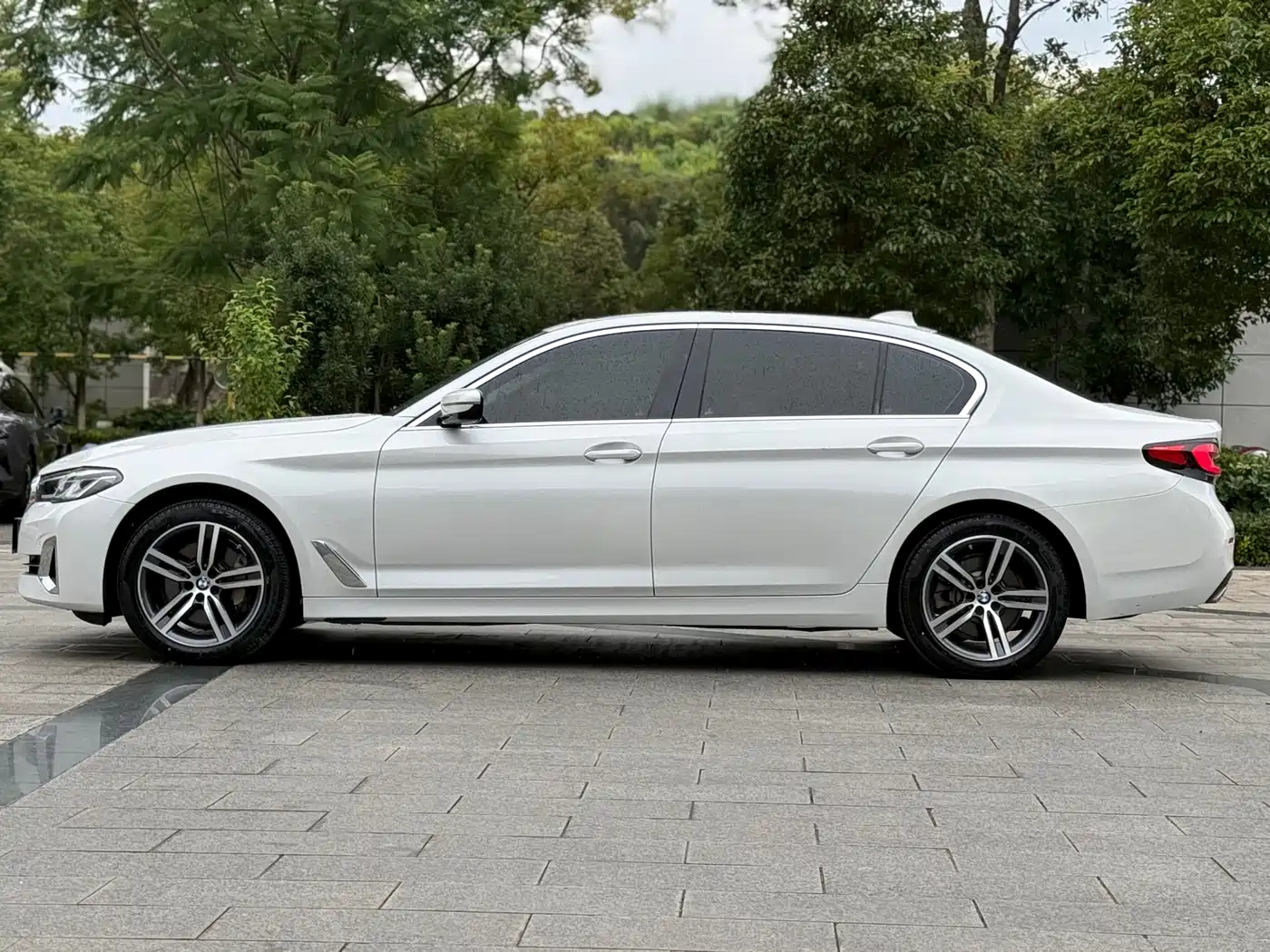 BMW 5 Series 2023 530Li Leading Luxury Package фото 7