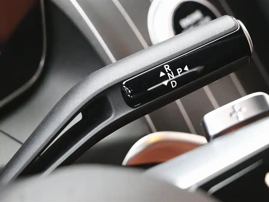 Mercedes-Benz GLC 2023 GLC 260 L 4MATIC Luxury 5-Seater фото 15