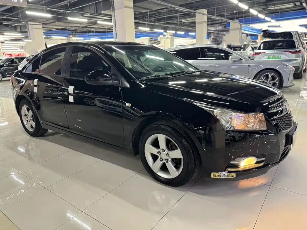 Фото 3 - Chevrolet Cruze