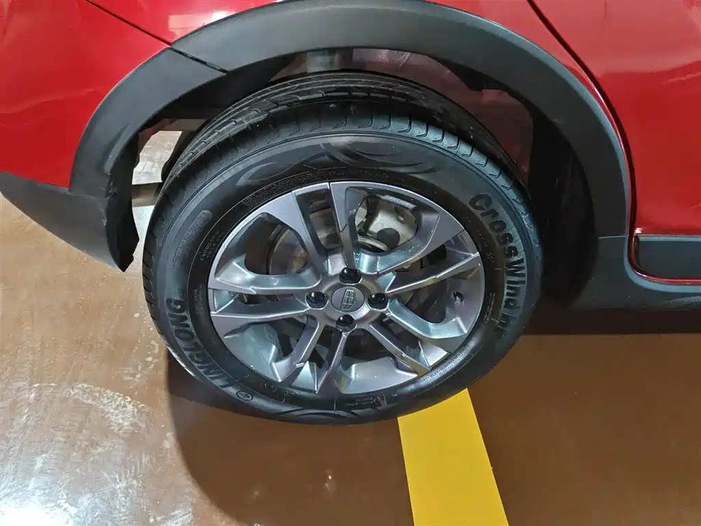 Фото 26 - Geely Vision X3
