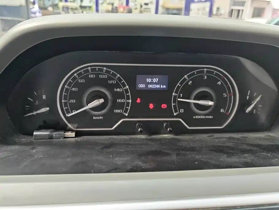 Maxus Xintu V80 2019 2019 Model 2.5T Classic 6-speed manual Aoyuntong short wheelbase medium roof 5/6-seater