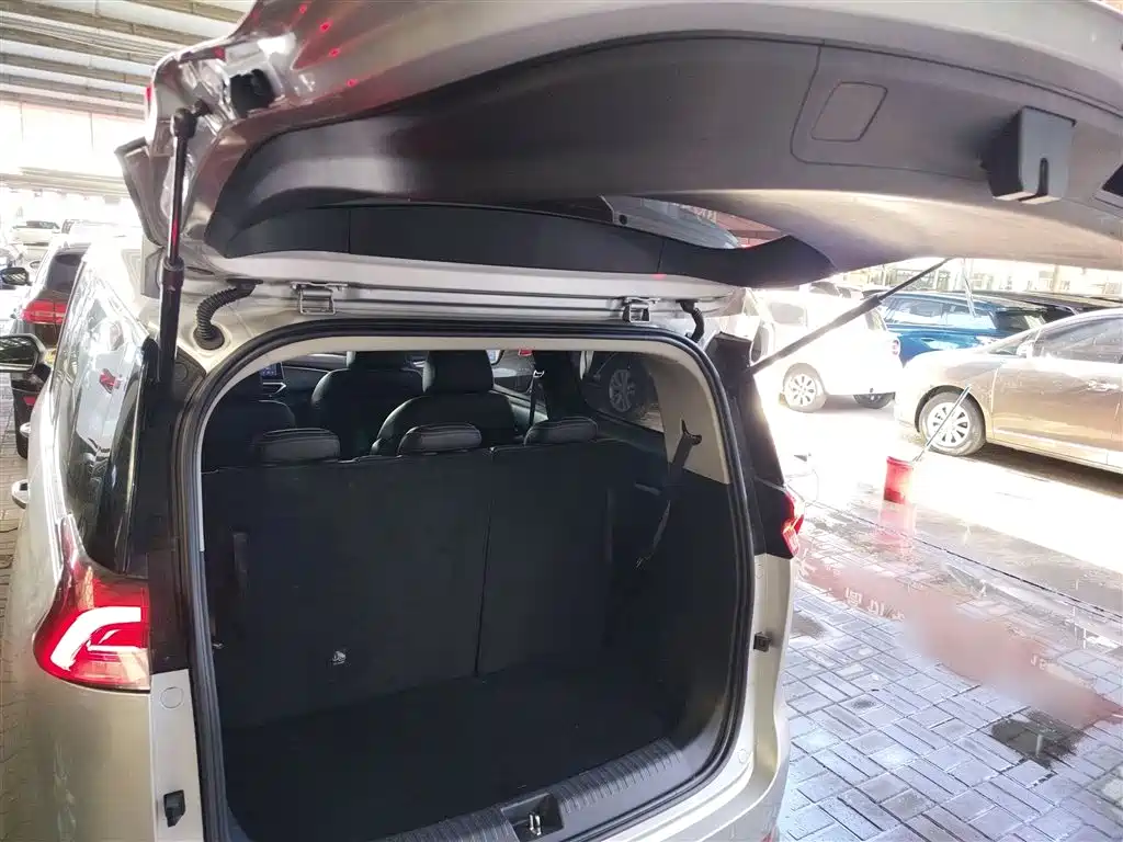 SAIC Maxus Maxus G50 2019 1.5T Automatic Luxury Edition China VI фото 19