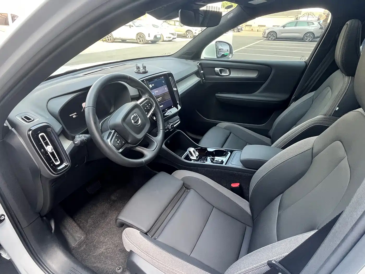 Photo 9 - Volvo XC40
