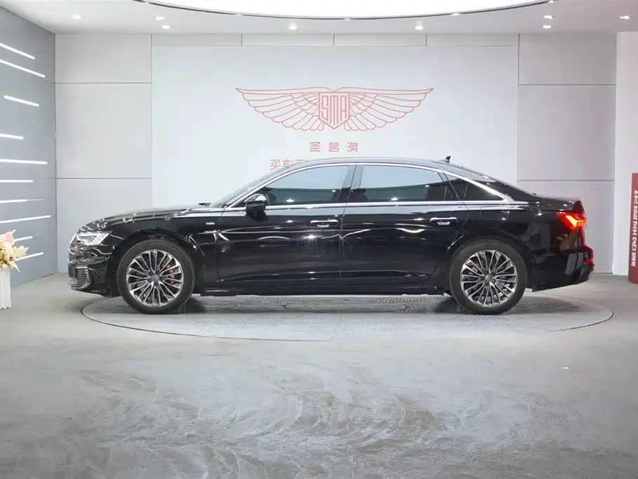 Audi A6L New Energy 2020 55 TFSI e quattro фото 2