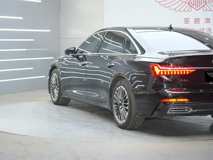 Audi A6L New Energy 2020 55 TFSI e quattro фото 3