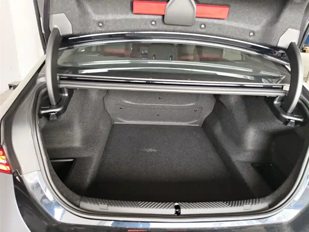 BMW 5 Series 2025 530Li Premium M Sport Package фото 19