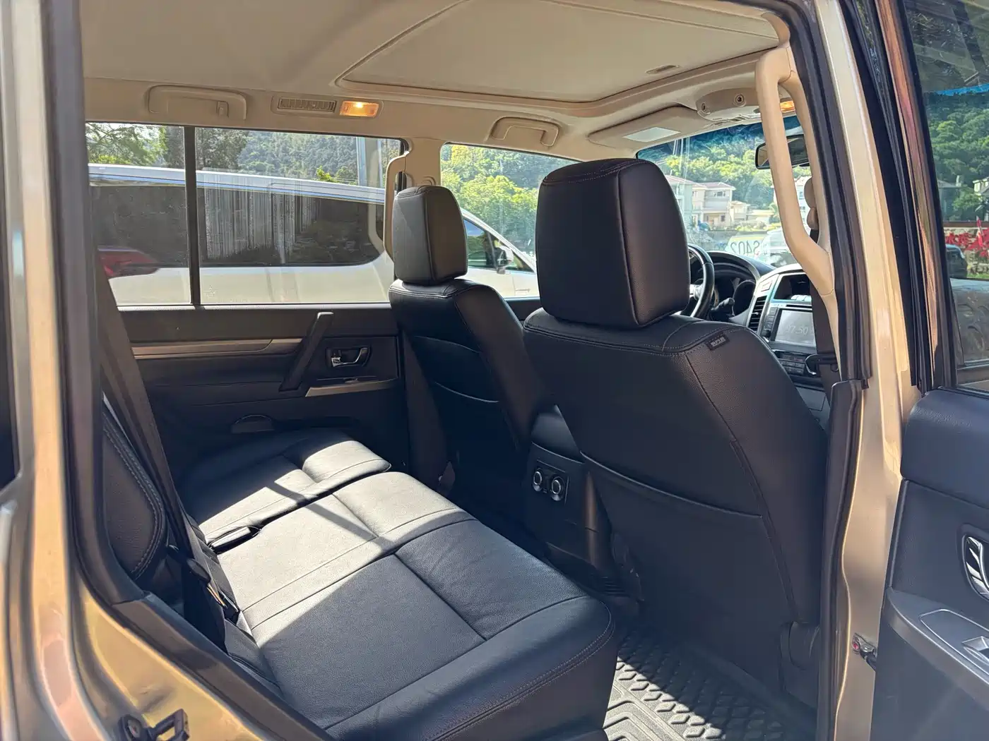 Mitsubishi Pajero (Import) 2016 3.0L Automatic Luxury (China V) фото 21