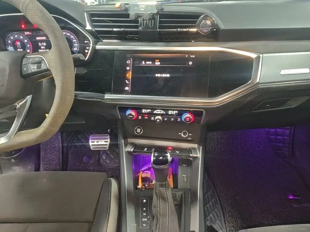 AUDI Q3