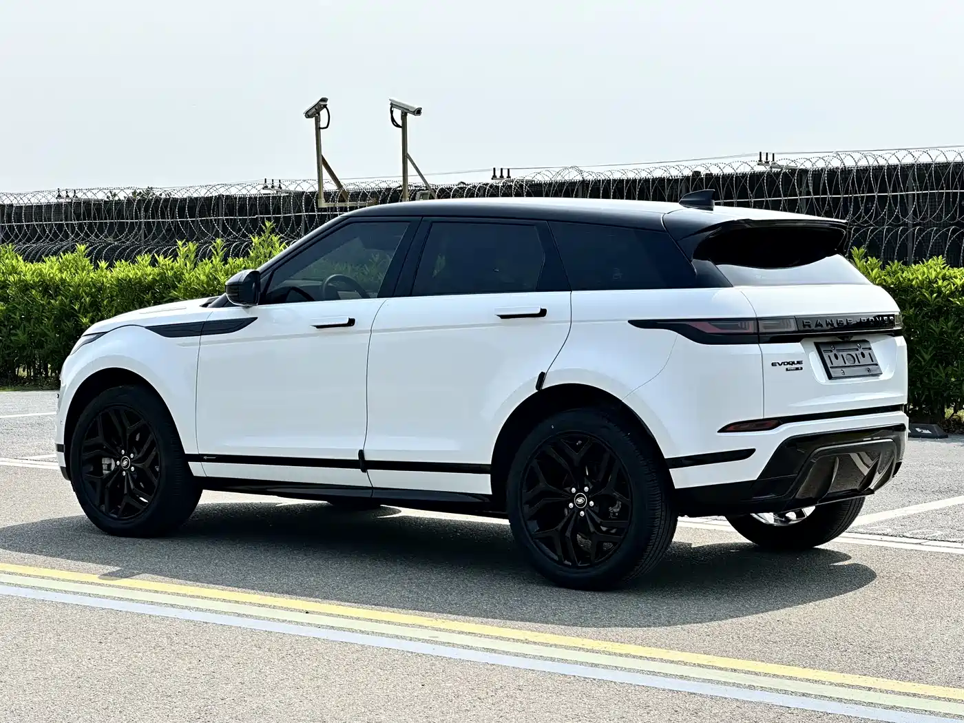 Land Rover Range Rover Evoque 2020 Model 249PS R-DYNAMIC S Gloss Black Sport Edition фото 6