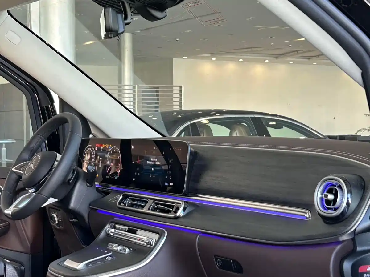 Mercedes-Benz V-Class 2024 V 300 L Long Wheelbase Luxury Edition фото 8