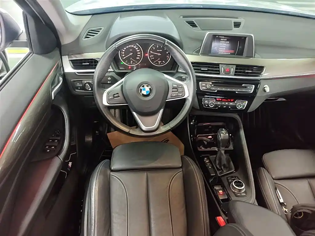 BMW X1 2016 sDrive20Li Luxury Model фото 17