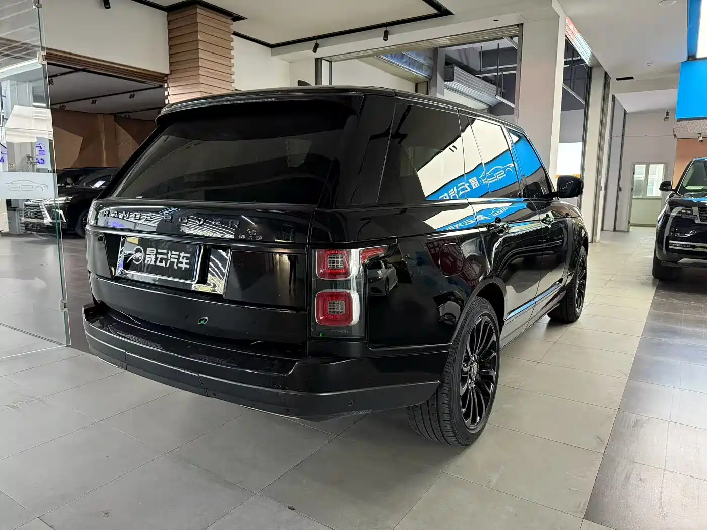 Land Rover Range Rover 2018 3.0 SC V6 Vogue Heritage Edition фото 9