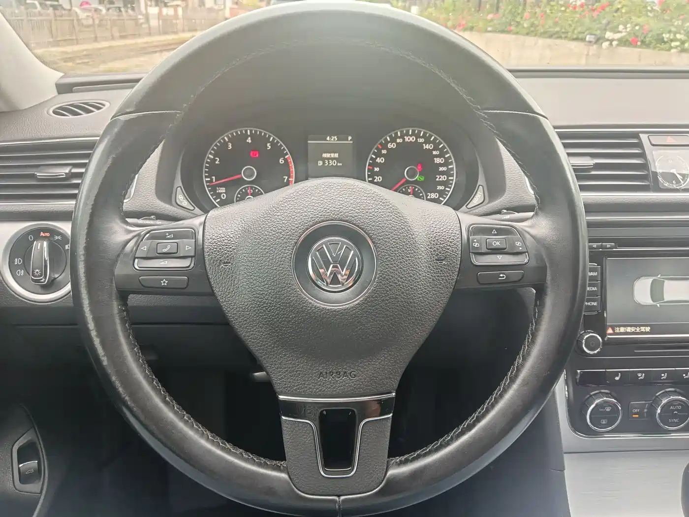 Volkswagen Passat 2014 1.8TSI DSG Executive Navigation Edition фото 19