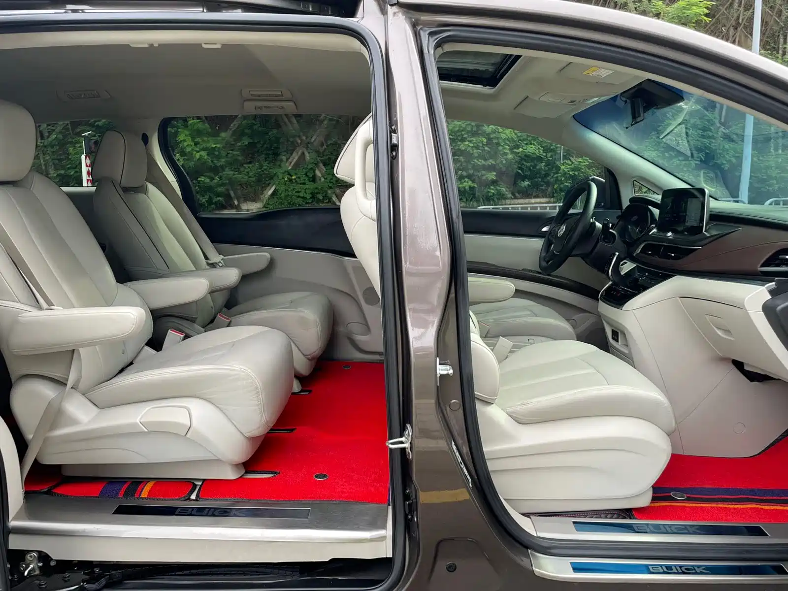 Фото 16 - Buick GL8