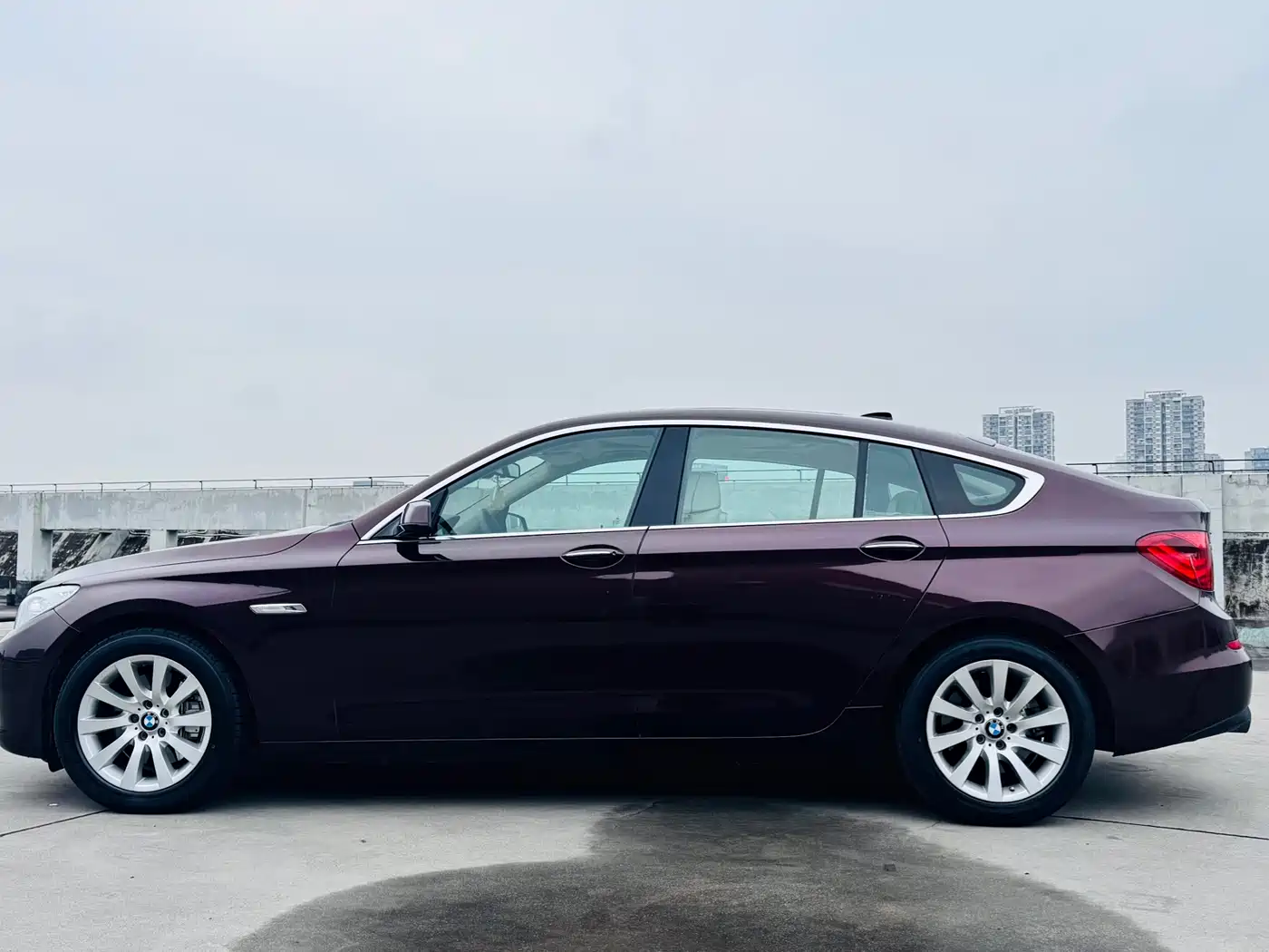 BMW 5 Series GT 2010 535i Leading Model фото 3