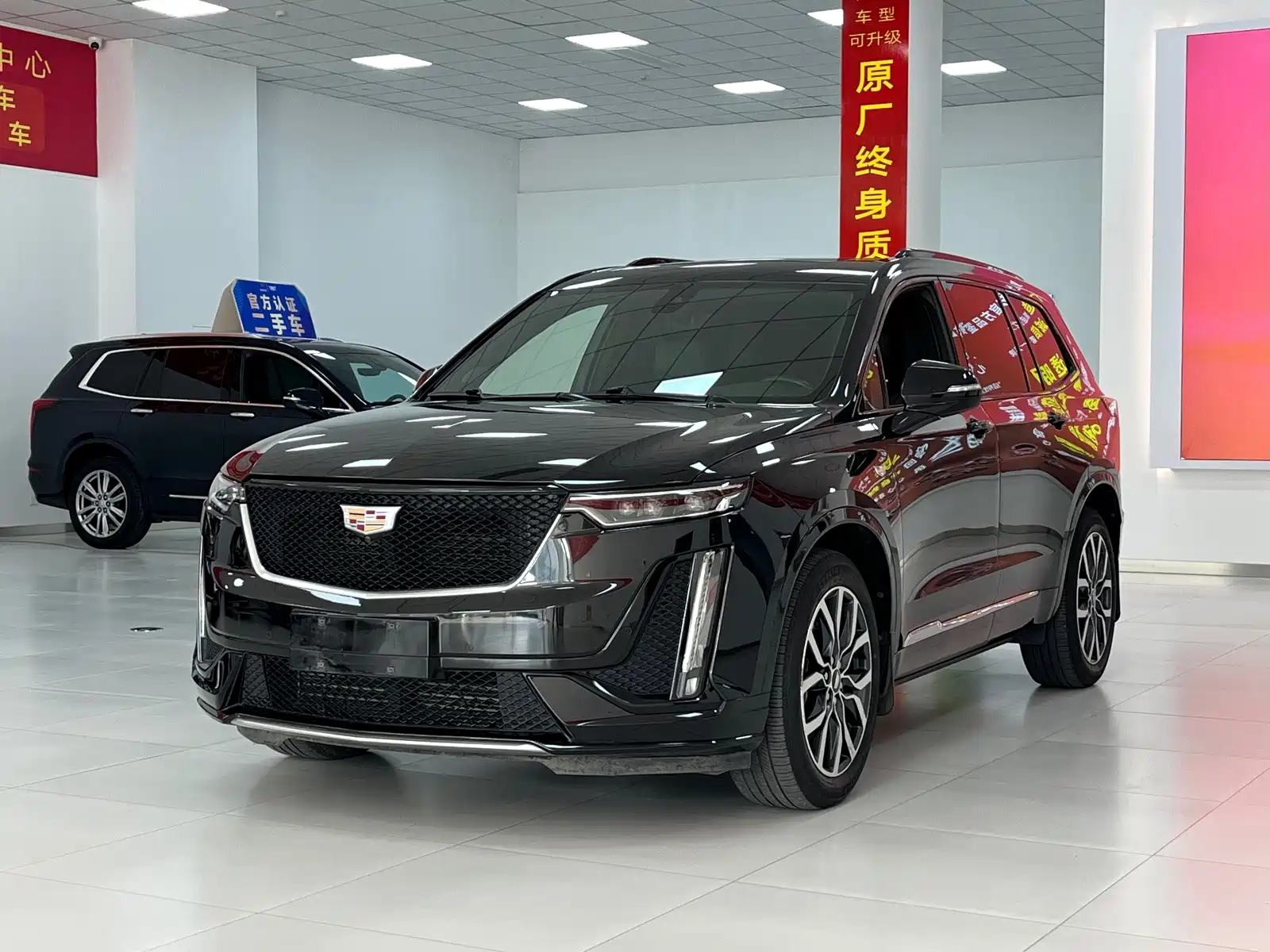 Фото 1 - Cadillac XT6