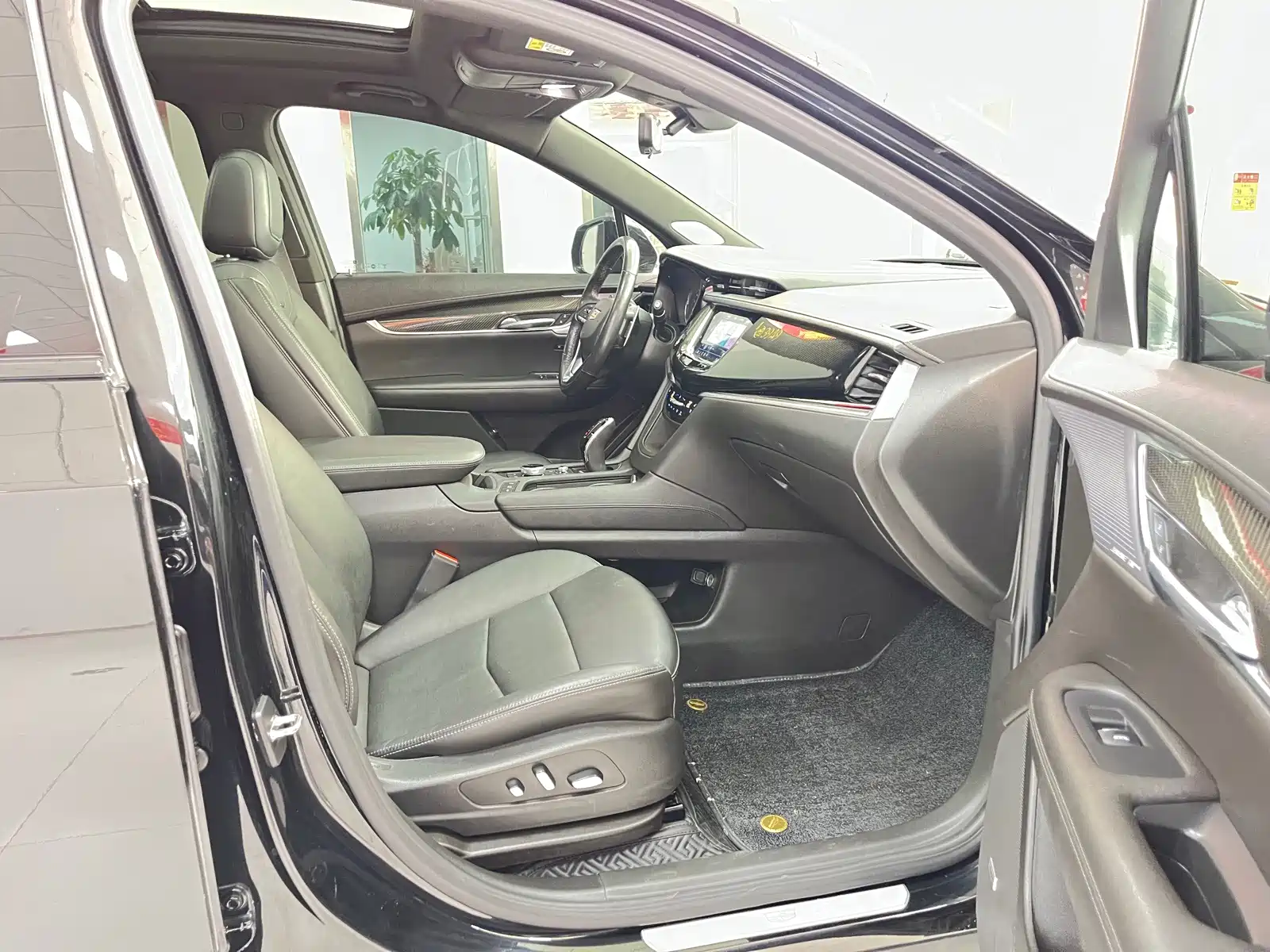 Фото 21 - Cadillac XT6