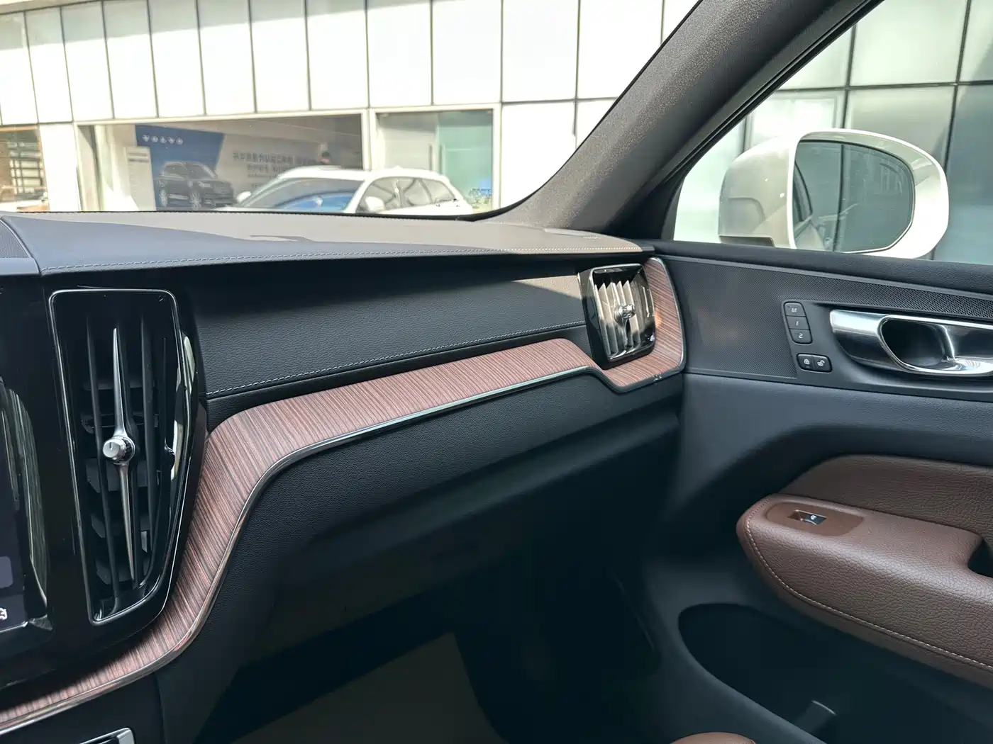 VOLVO XC60 PLUG-IN HYBRID