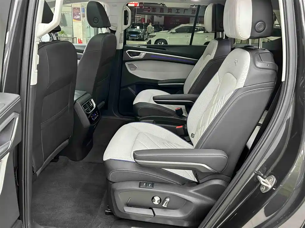 Volkswagen Talagon 2025 450TSI R-Line 6-Seater фото 15