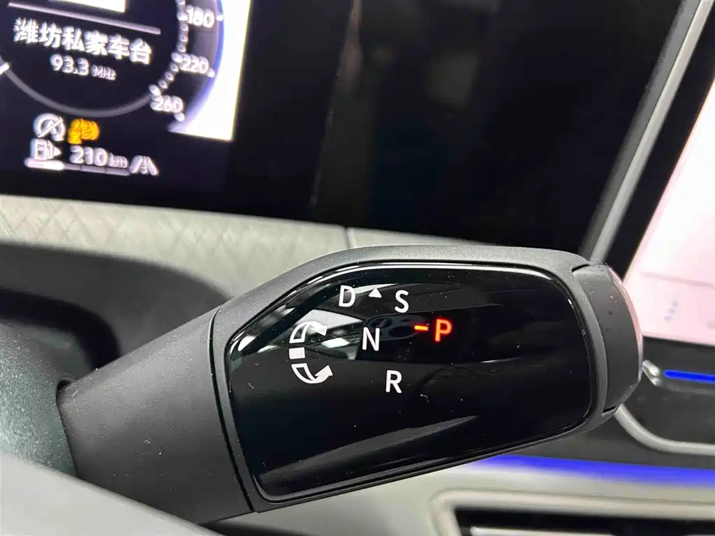 Volkswagen Talagon 2025 450TSI R-Line 6-Seater фото 4